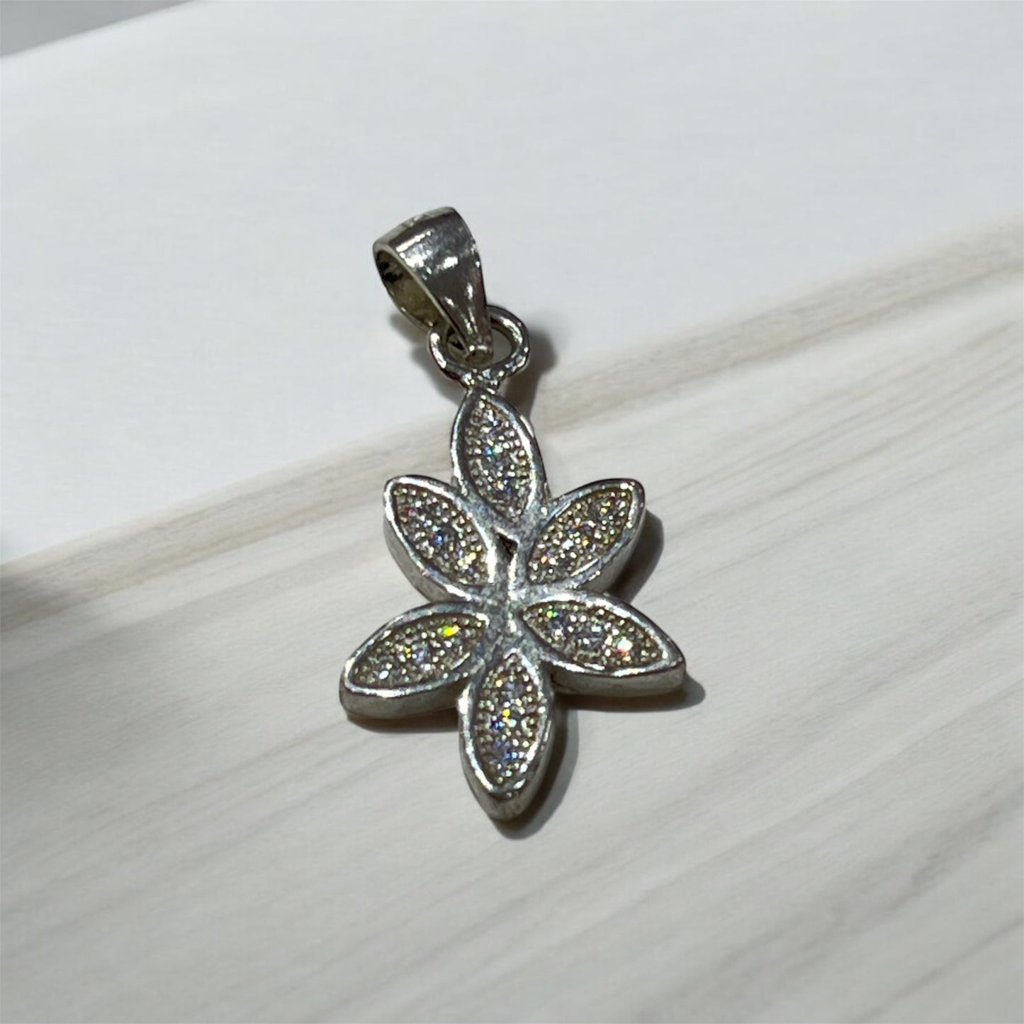 "FLOWER PENDANT"