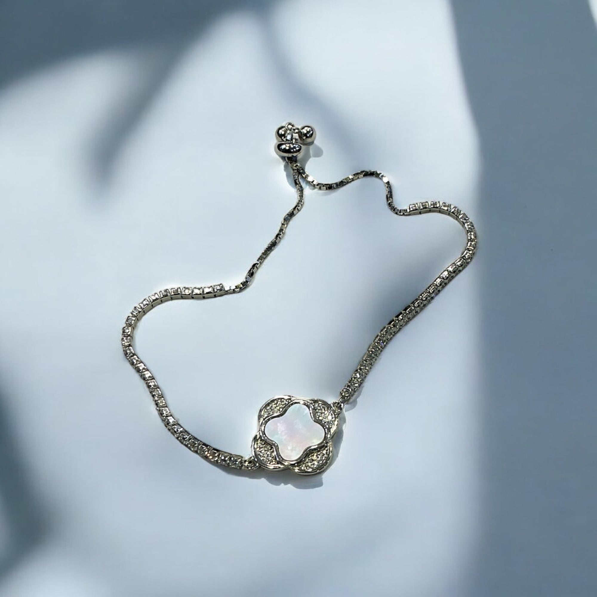 “CLOVER-SHAPED BRACELET"