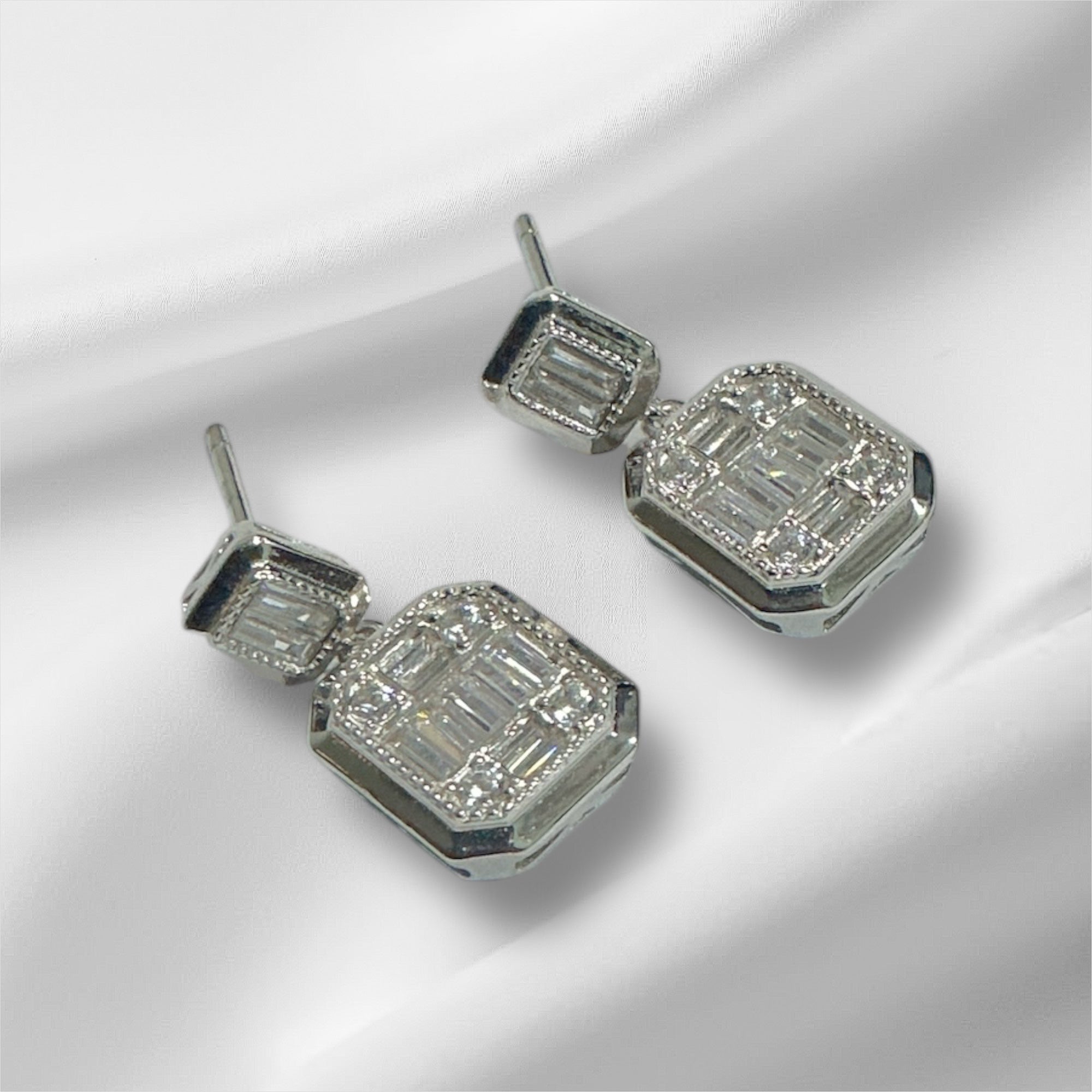 “BAGUETTE BRILLIANCE EARRINGS”