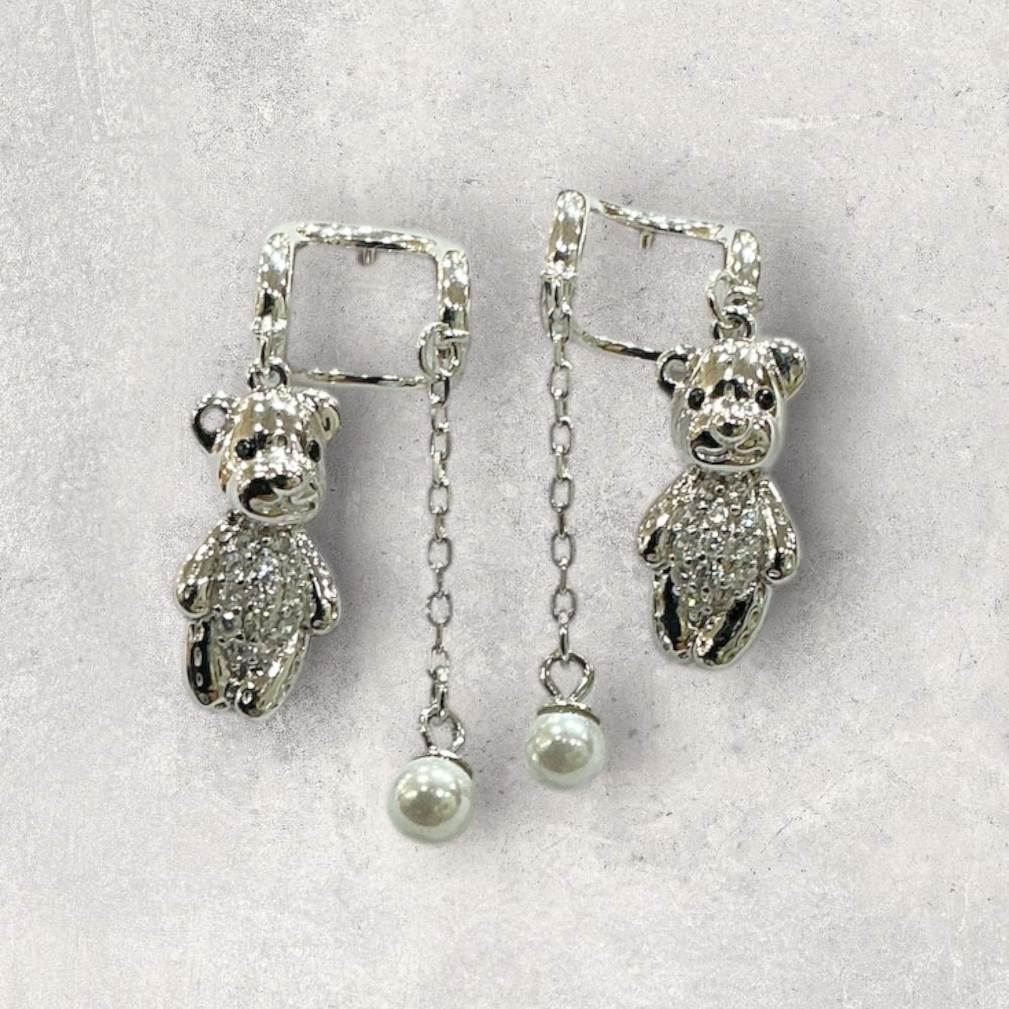 “DAZZLECUBS EARRINGS”