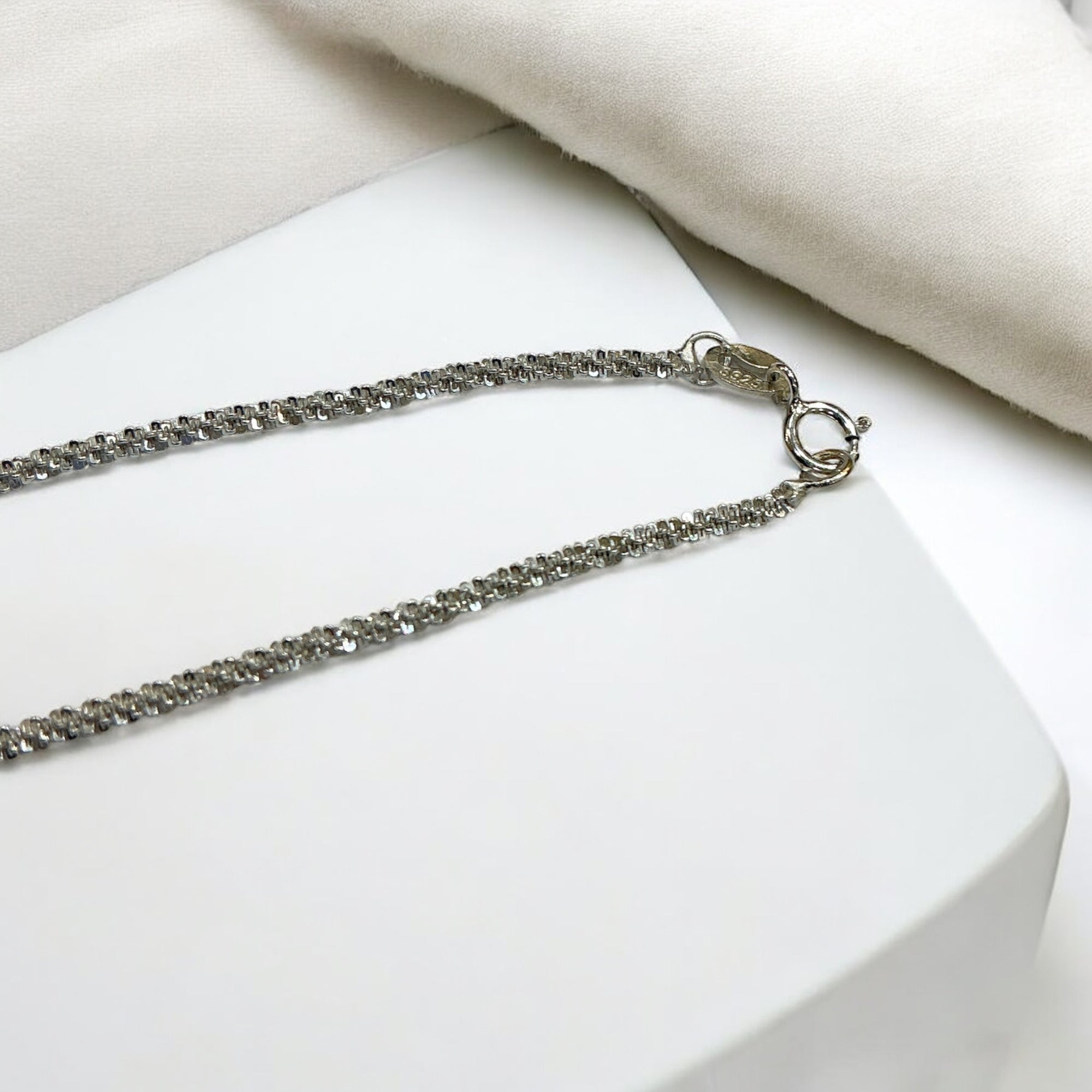 “FLORA GLACE NECKLACE”