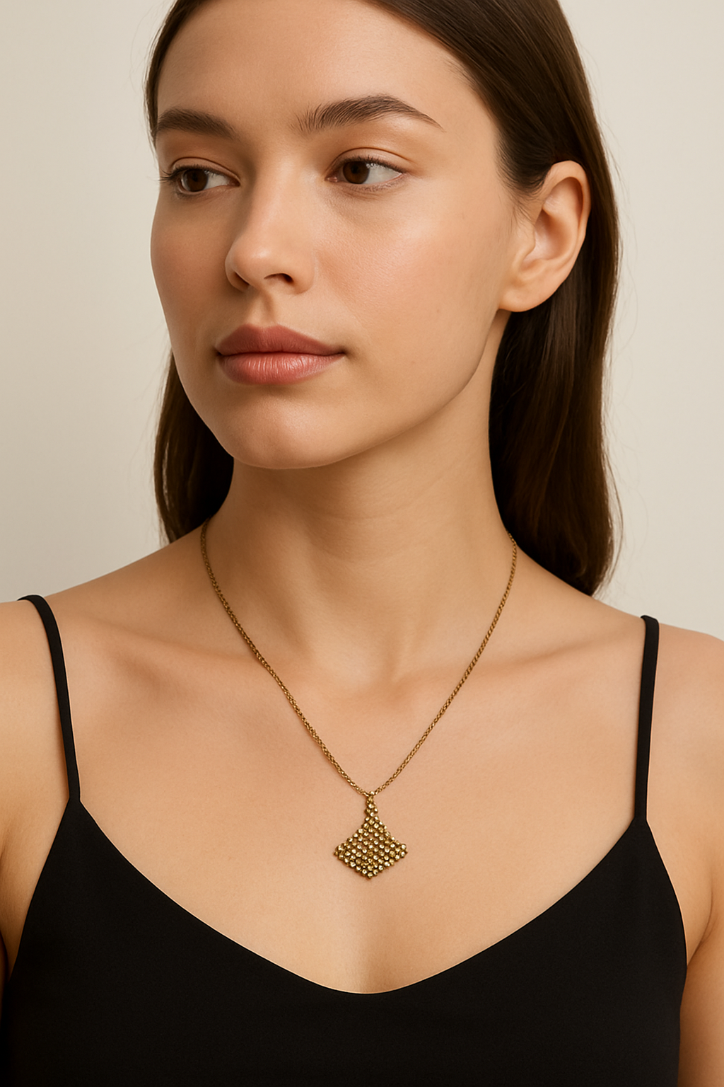 “GOLDEN VEIL NECKLACE”