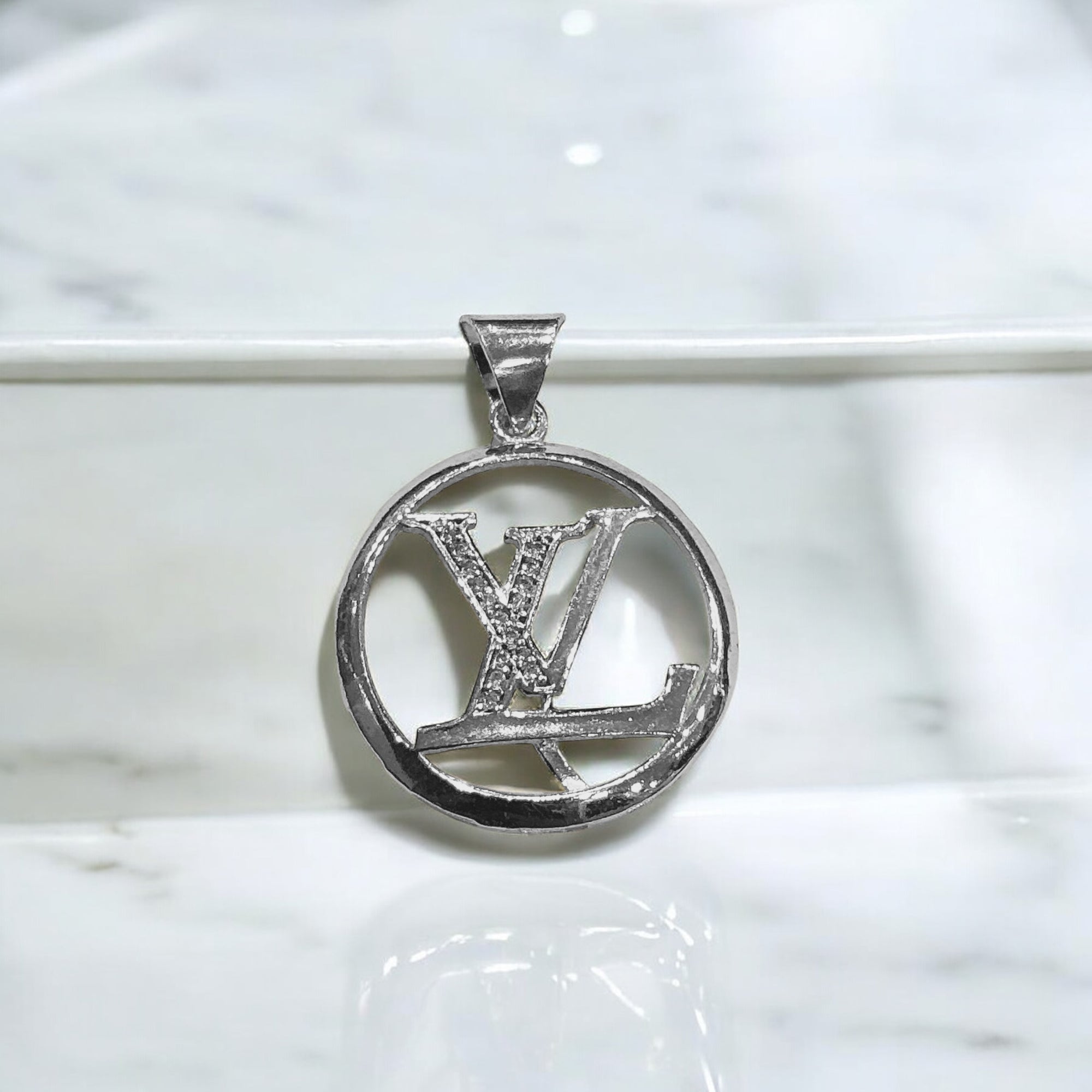 “LUXE VISION PENDANT”