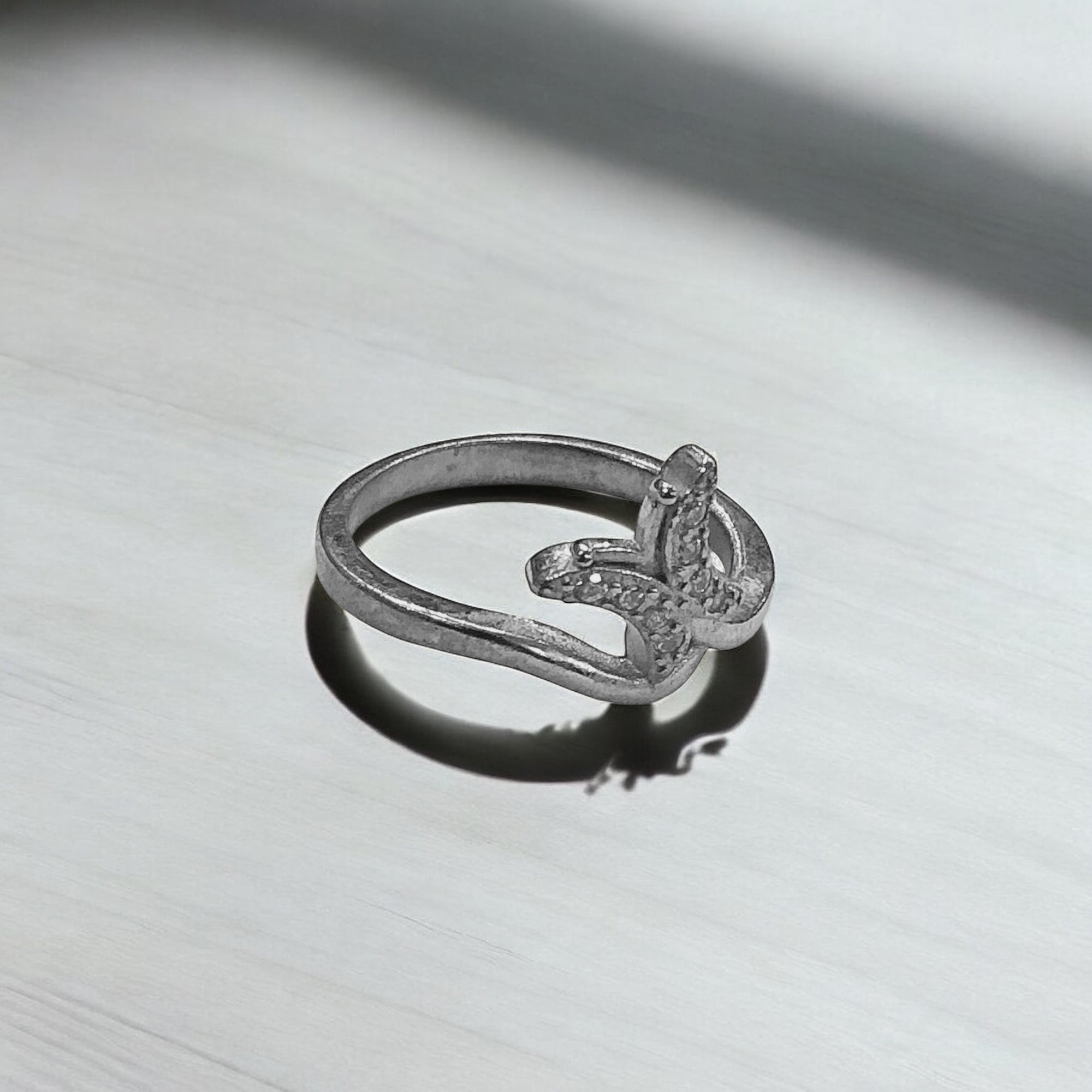 "BUTTERFLY STYLE RING"