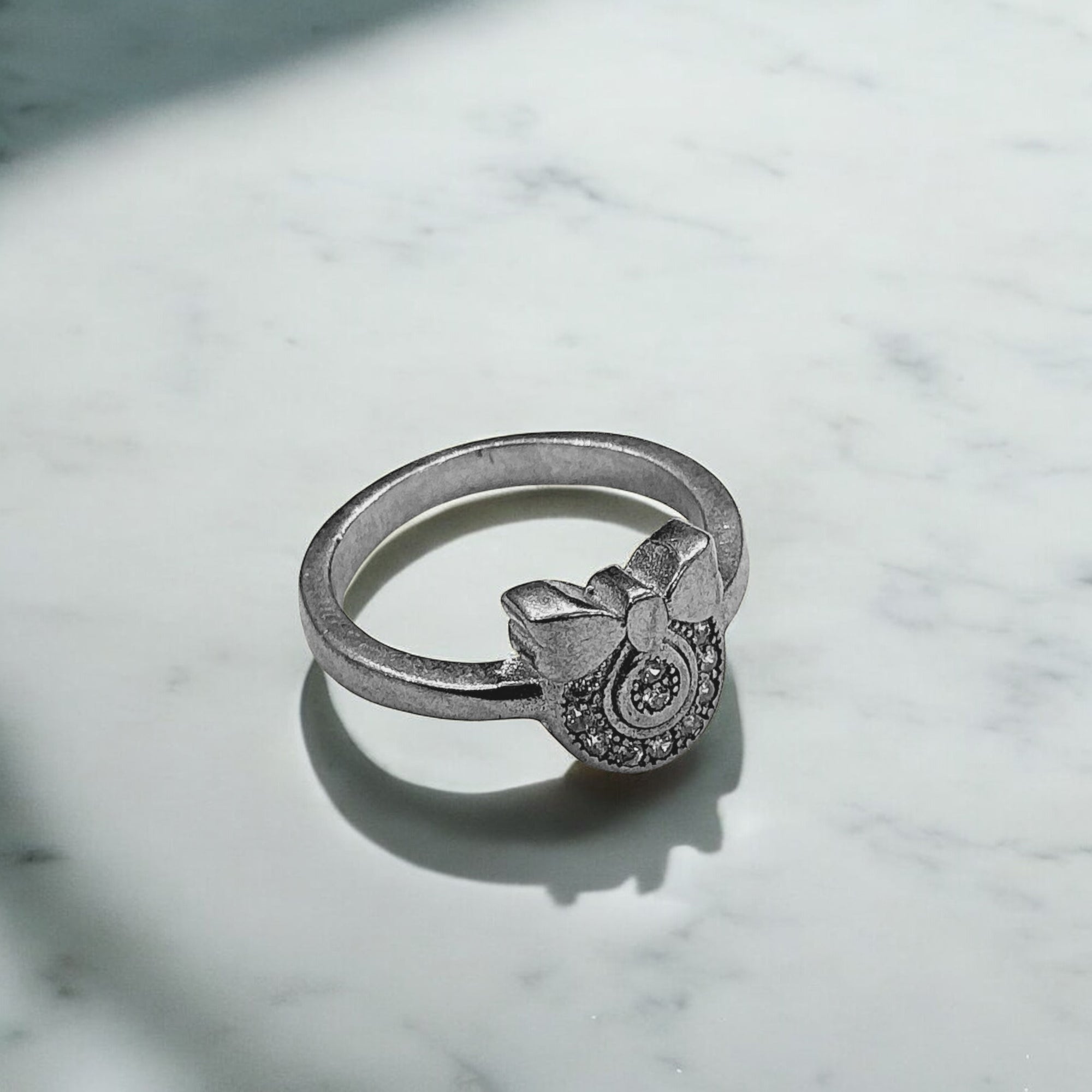 “KNOT RING”