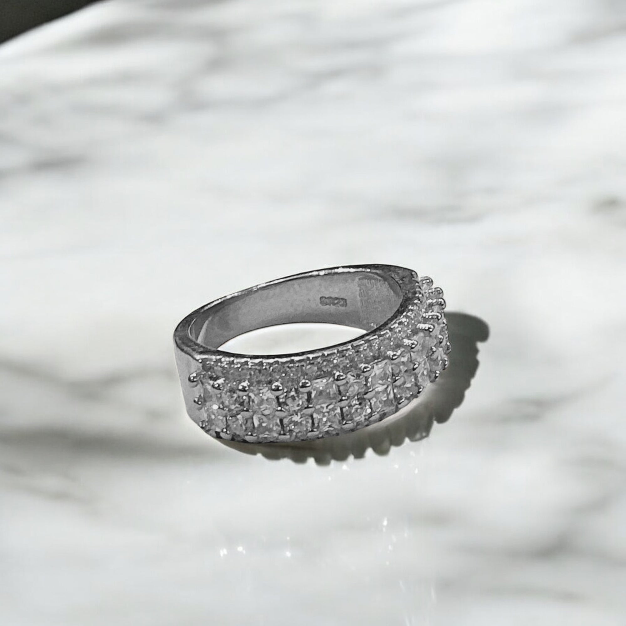 “STARLIGHT GRACE RING”