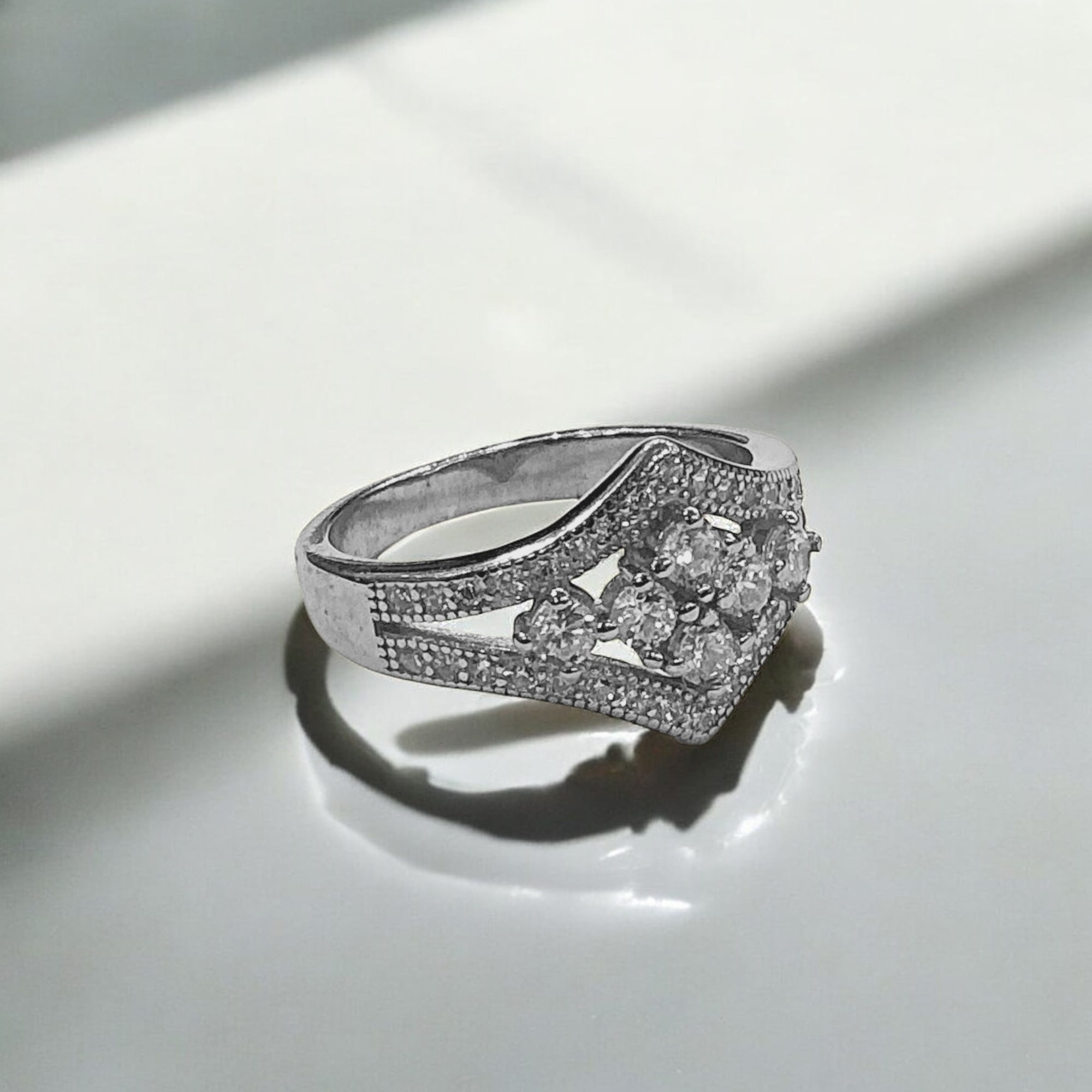 “CREST RING”