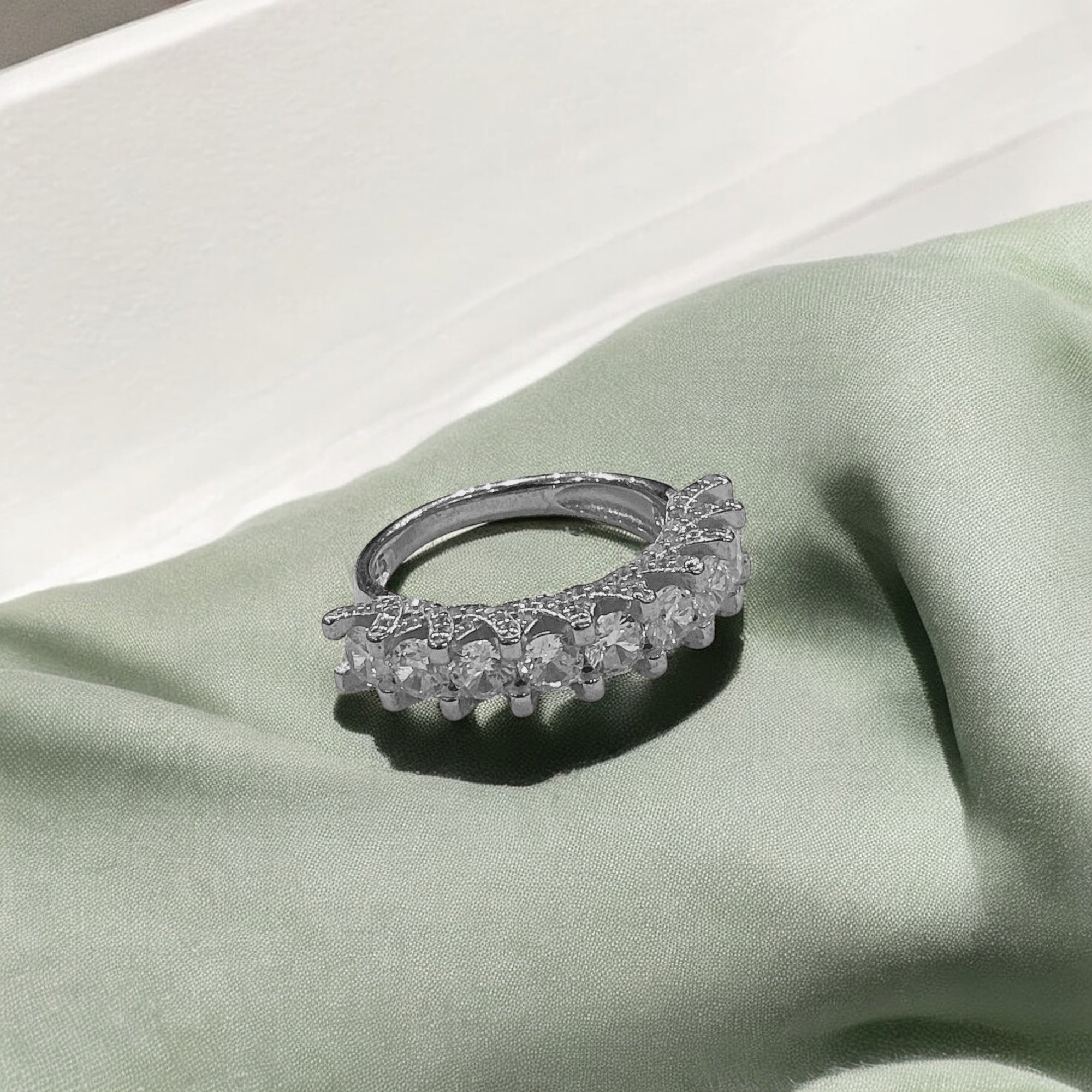 “GARLAND RING”