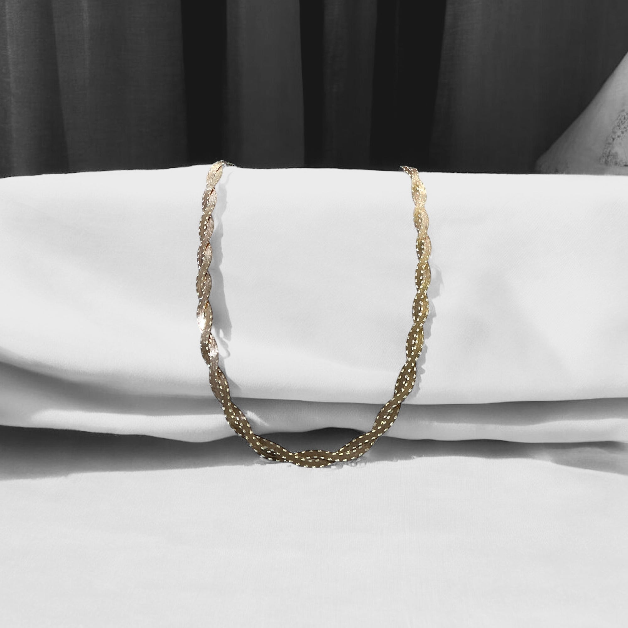 ‘’AURIC DRAPE CHAIN"