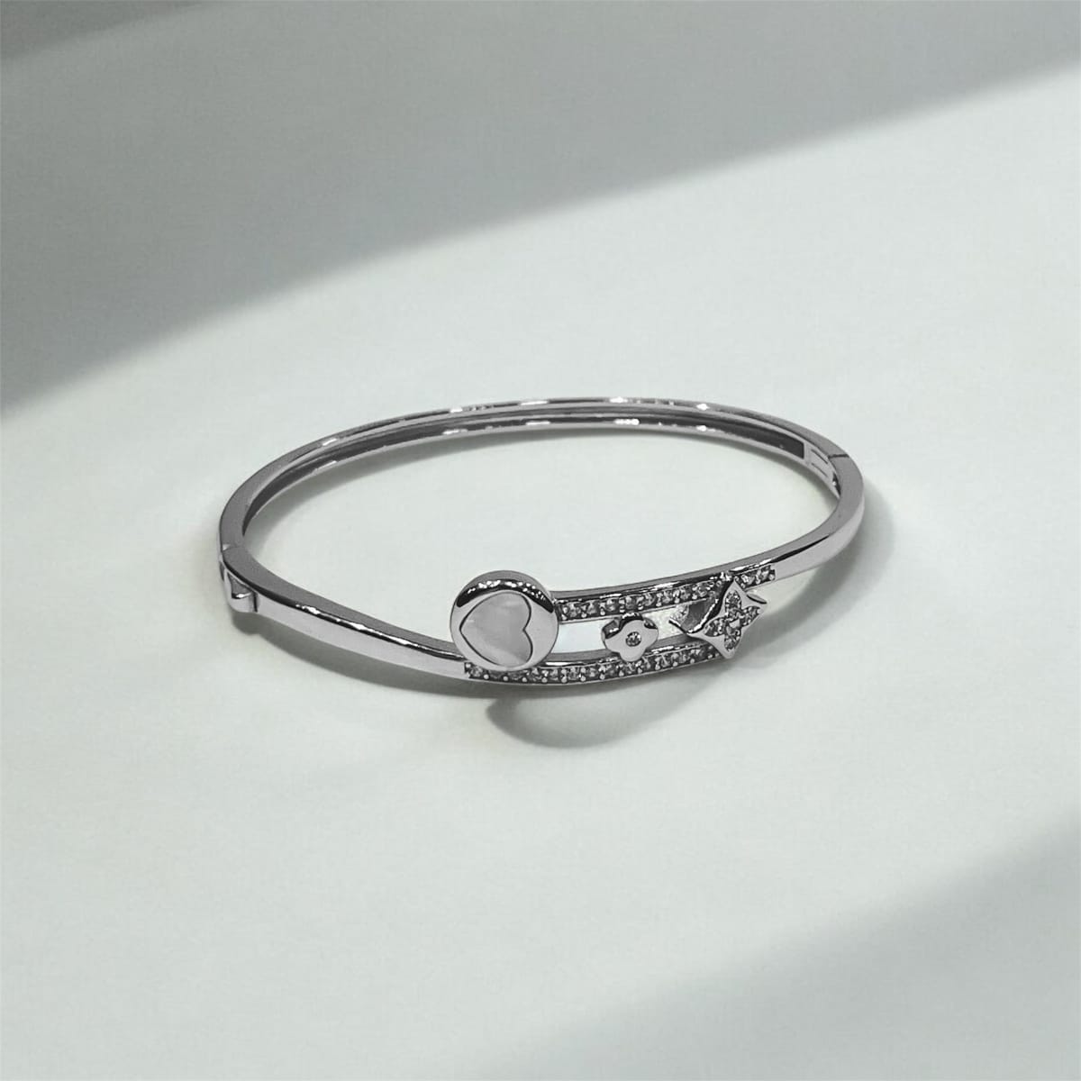 "SPARKLING SAFETY BRACELET"