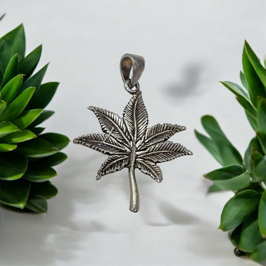 "LEAF PENDANT"