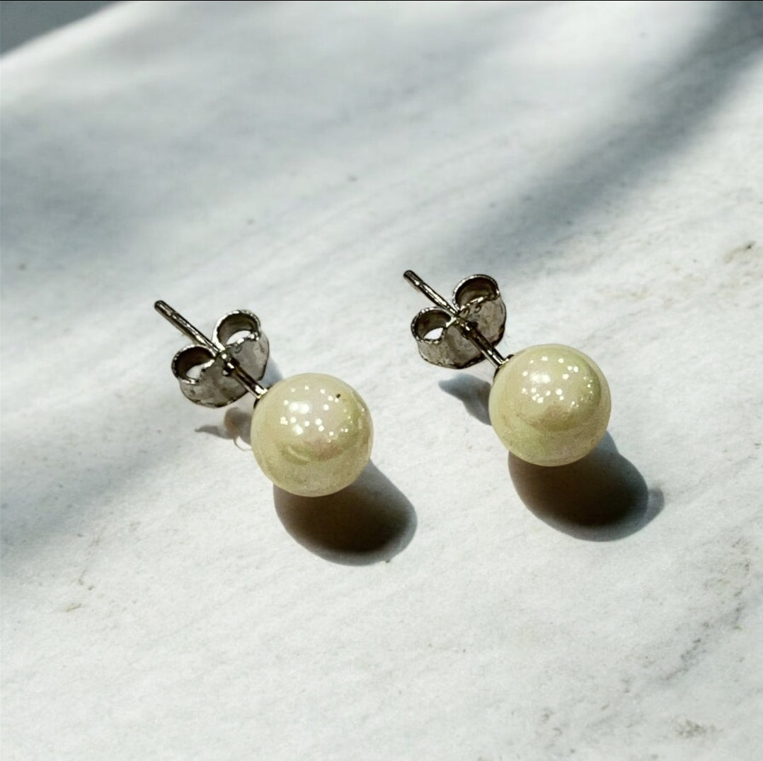 "LUSTROUS PEARL STUDS"