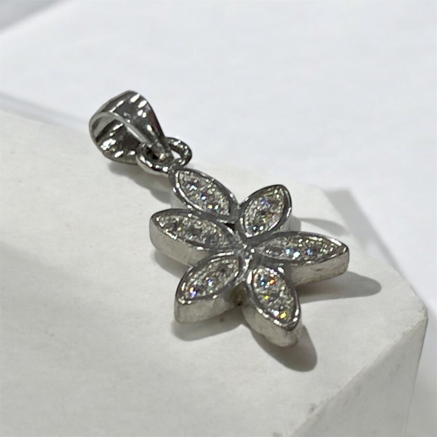 "FLOWER PENDANT"